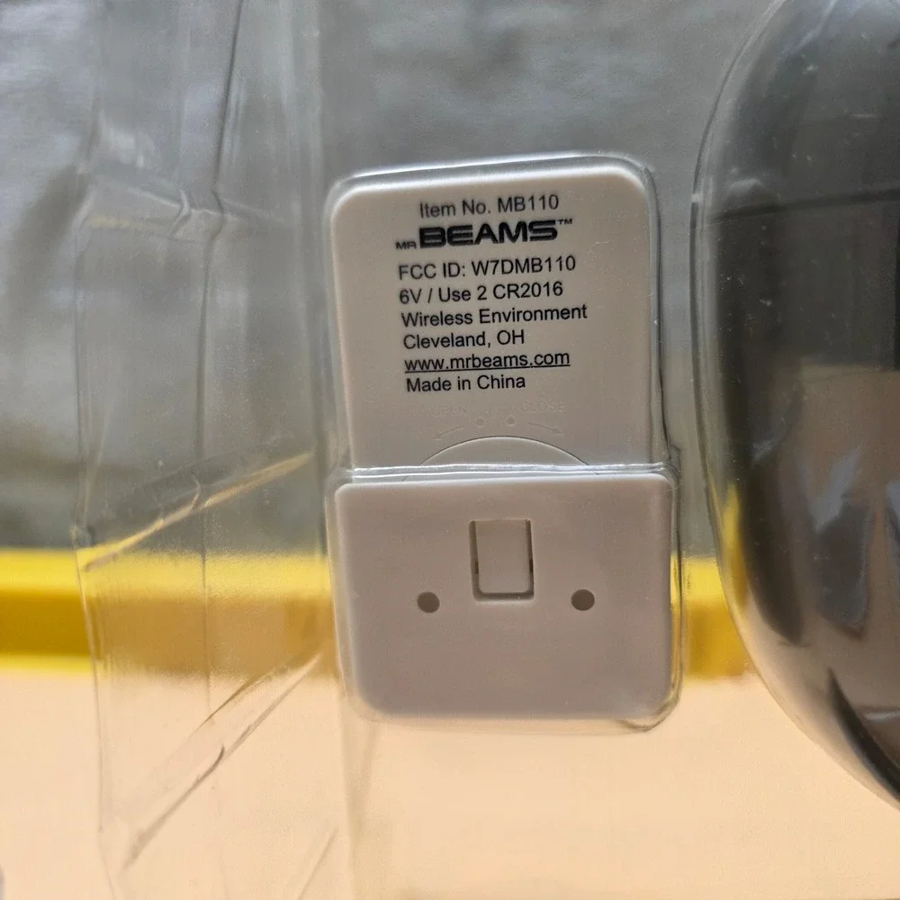 Mr Beams MB371 Spotlight Kit with Remote‎ Control White Open Box Like New